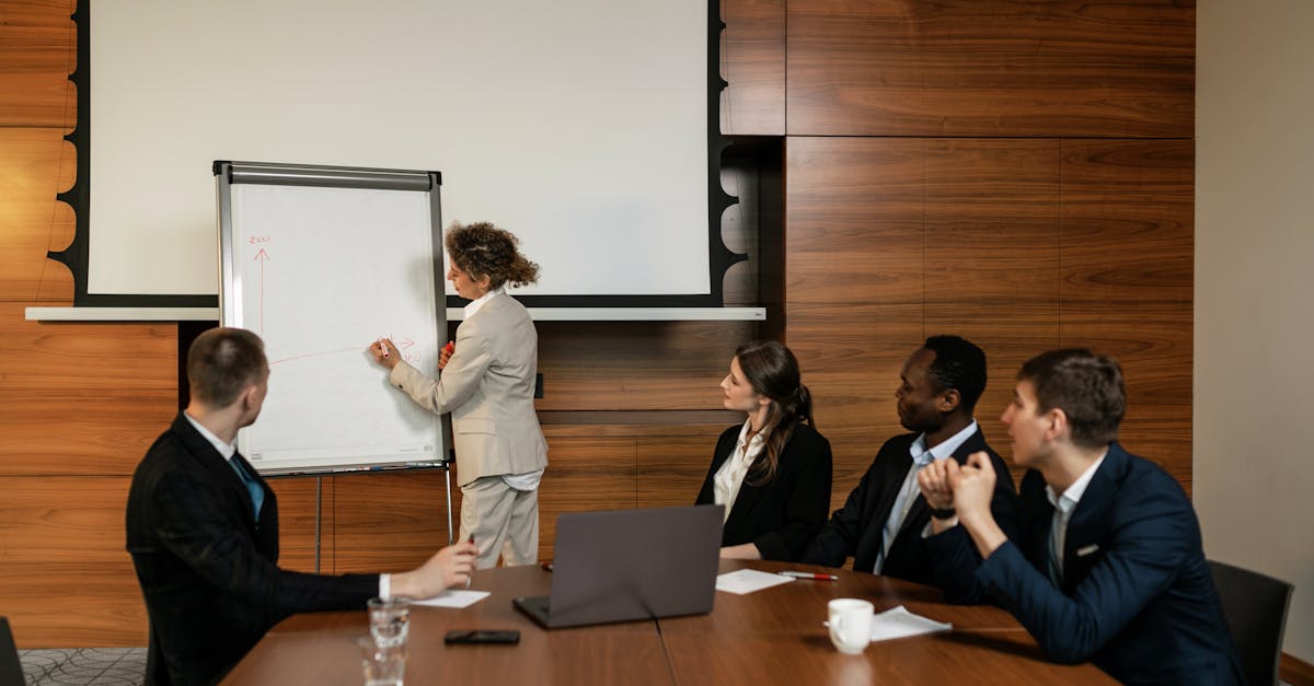 The Advantages of In-House Marketing vs. Hiring an Agency